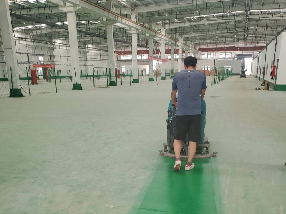 地下車庫使用洗地機時應(yīng)注意什么？