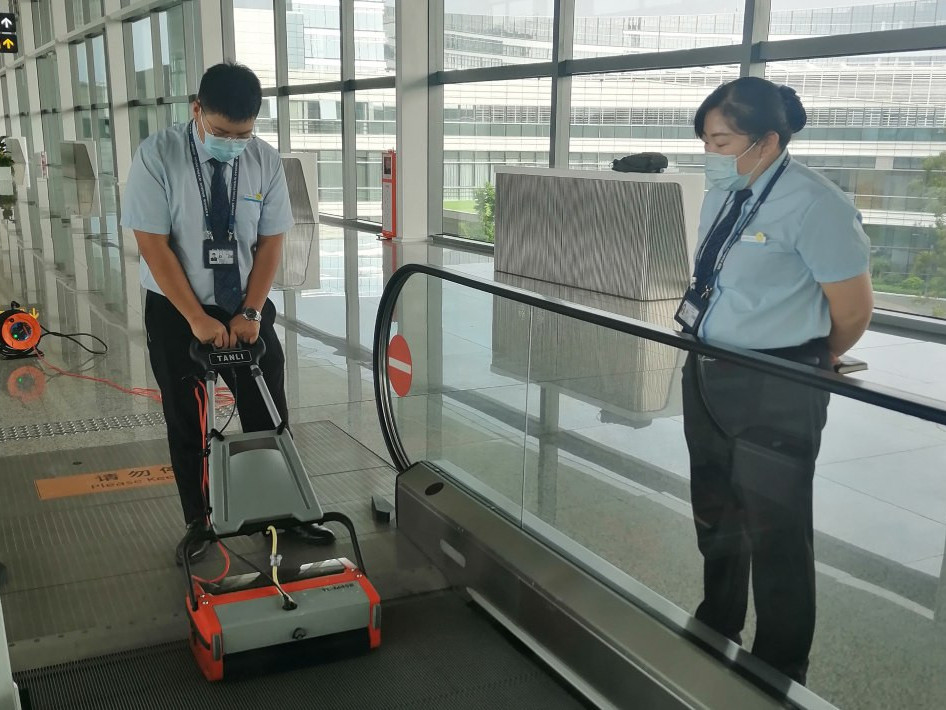 扶梯清洗機(jī)使用不當(dāng)，你可能就白買(mǎi)了！