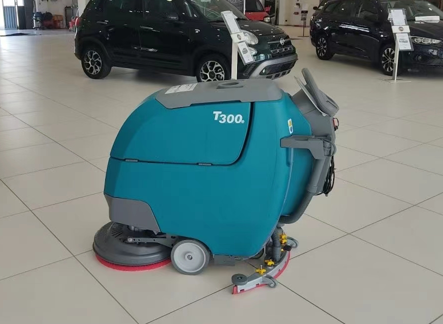 大商場(chǎng)清潔，還在使用人工？現(xiàn)在都用洗地機(jī)啦