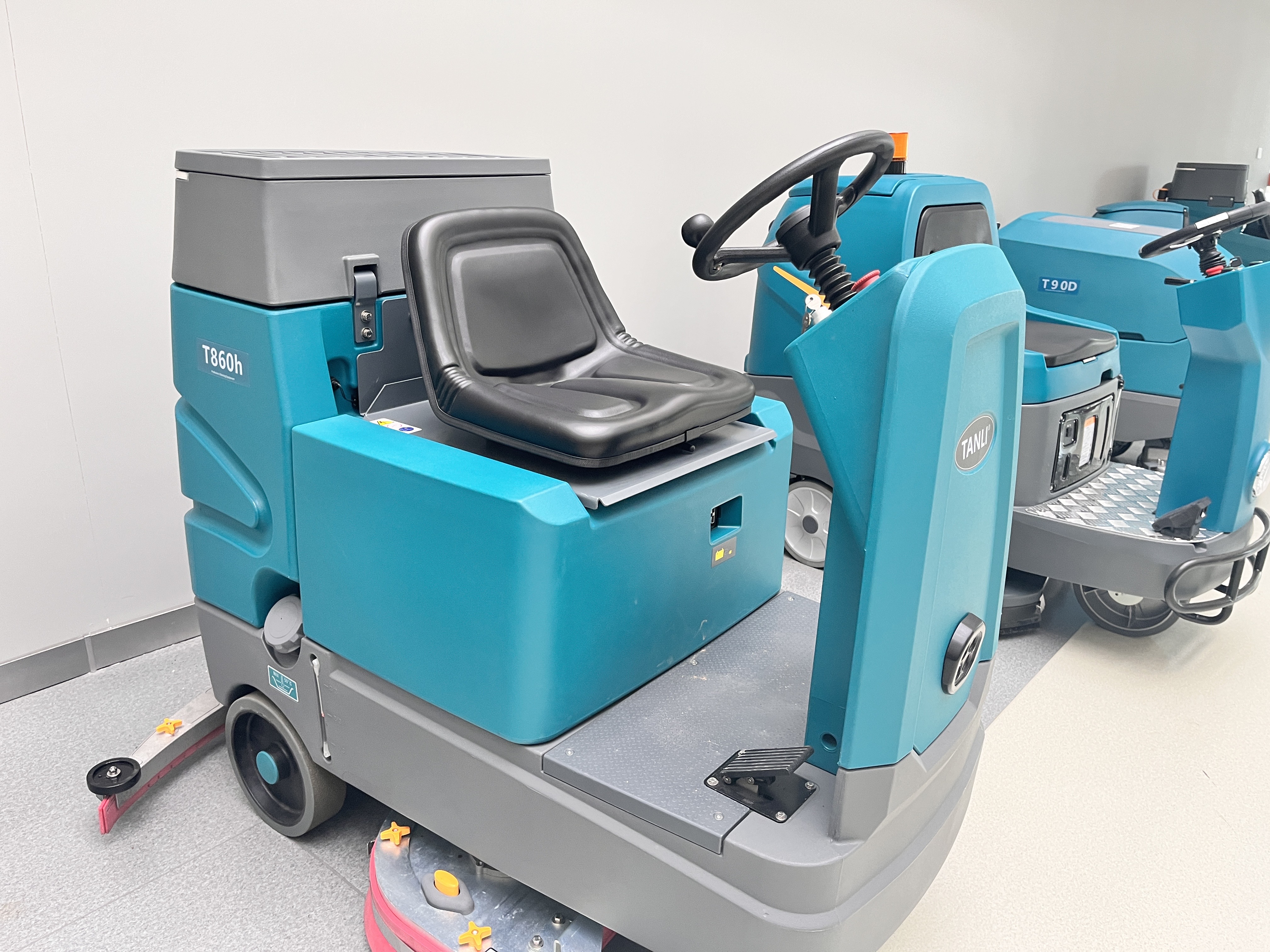 關(guān)于工廠洗地機(jī)，27年經(jīng)驗(yàn)讓我們成為行業(yè)領(lǐng)袖！