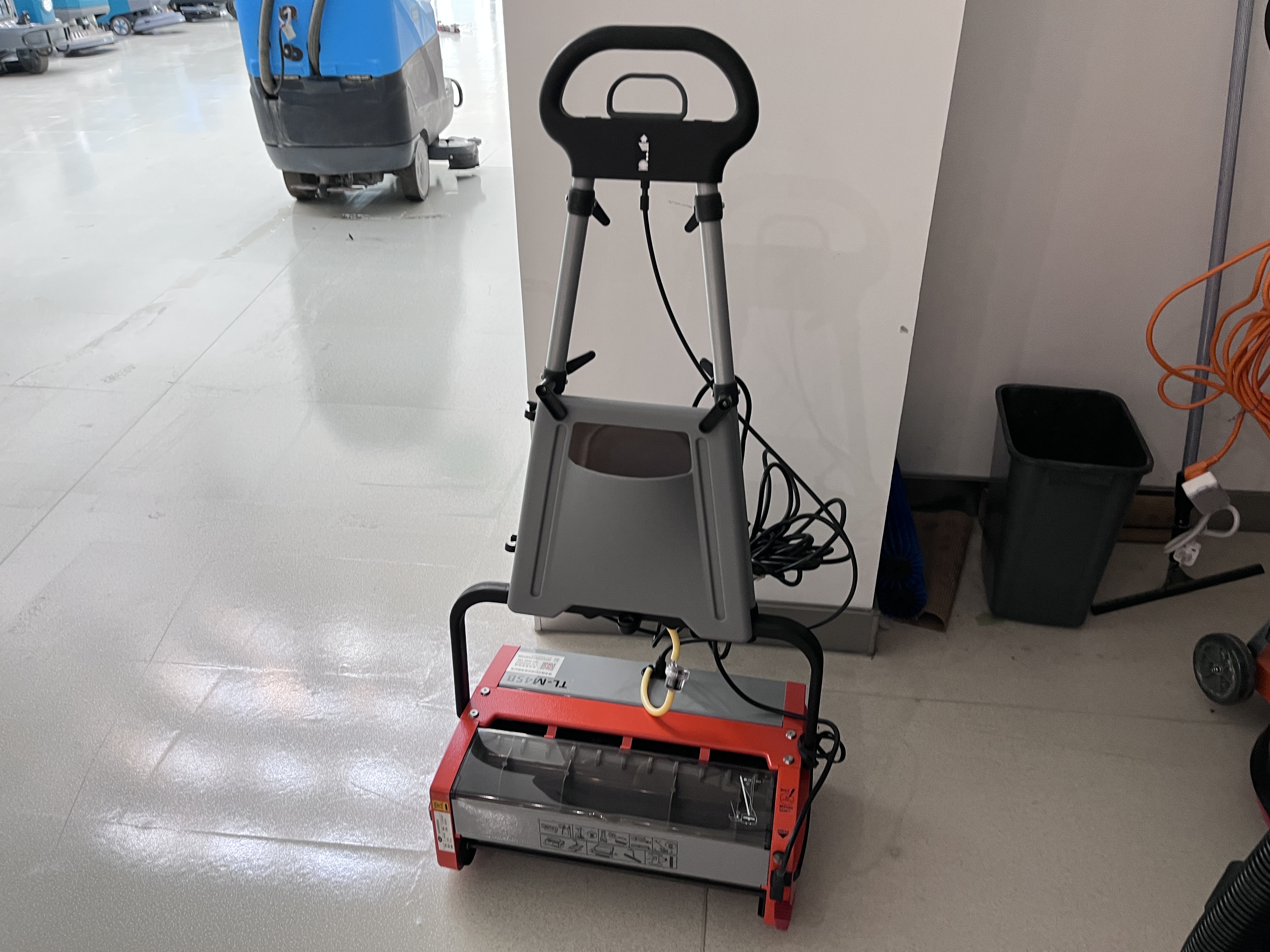 扶梯清洗機(jī)，關(guān)注用戶體驗(yàn)！