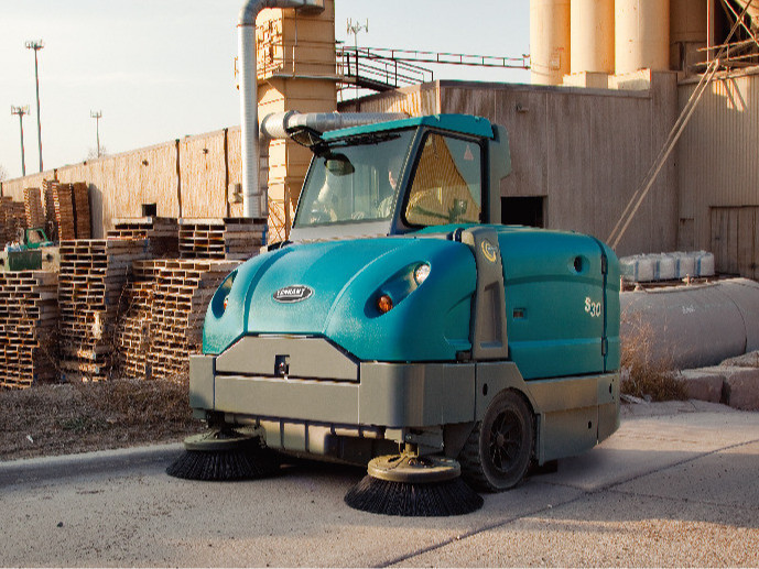 一年無休的環(huán)衛(wèi)工人，寒冬里要這樣使用掃地機