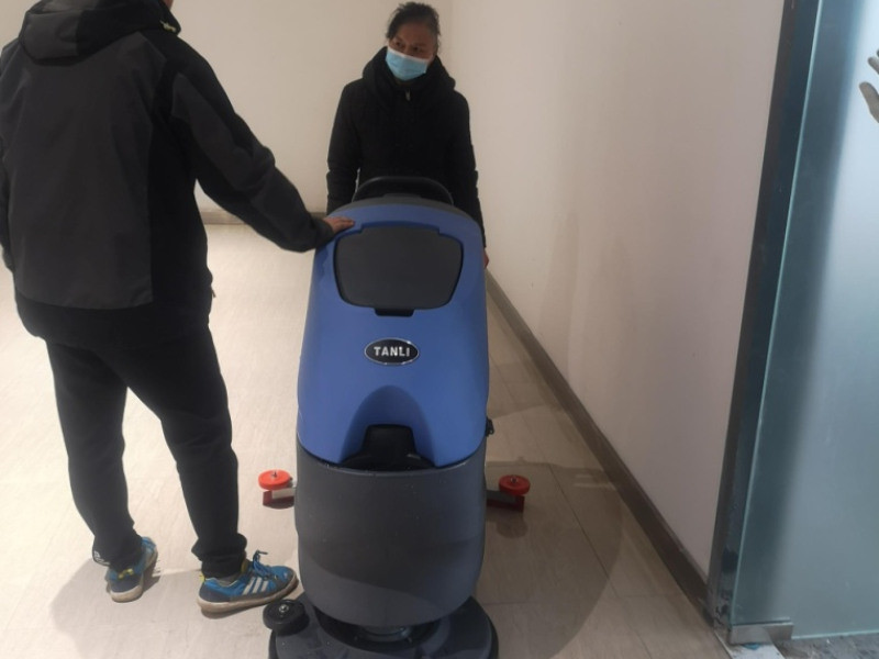 為什么餐廳需要使用洗地機(jī)？