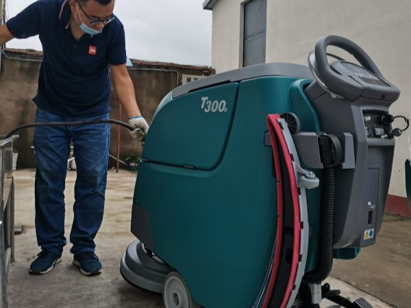 工業(yè)洗地機(jī)和商業(yè)洗地機(jī)有什么不同？