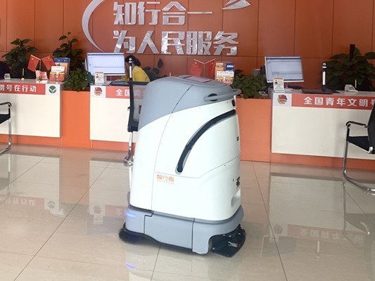 這臺工業(yè)用自動掃地機器人成清潔大贏家，一棟樓都被它 “征服”