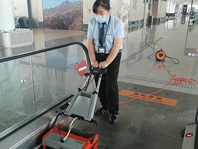 商場(chǎng)車(chē)站自動(dòng)扶梯如何清洗？用這個(gè)黑科技！