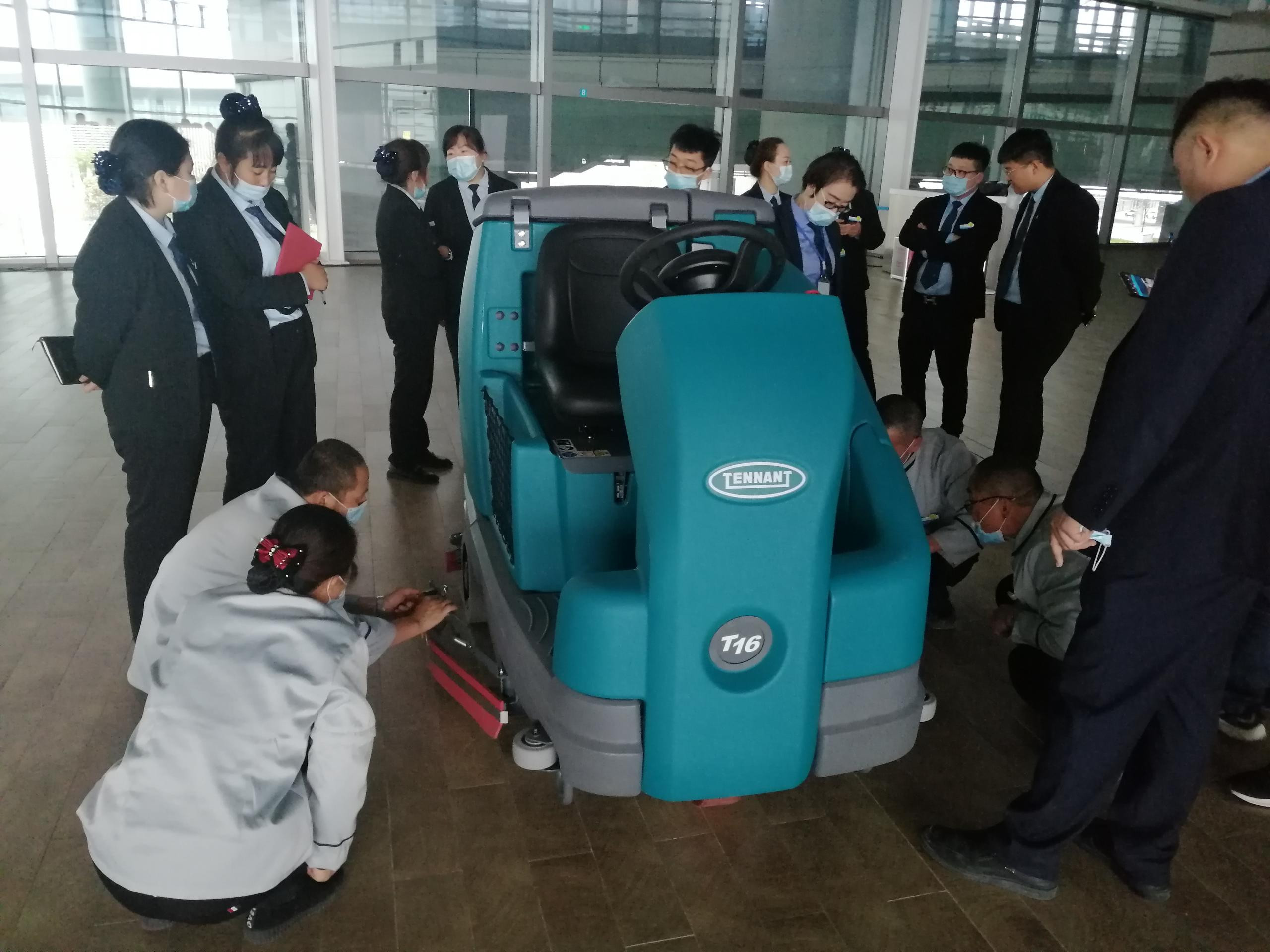 駕駛式洗地機優(yōu)勢有哪些？