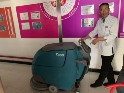 酒店用對(duì)洗地機(jī)，才能叫五星級(jí)