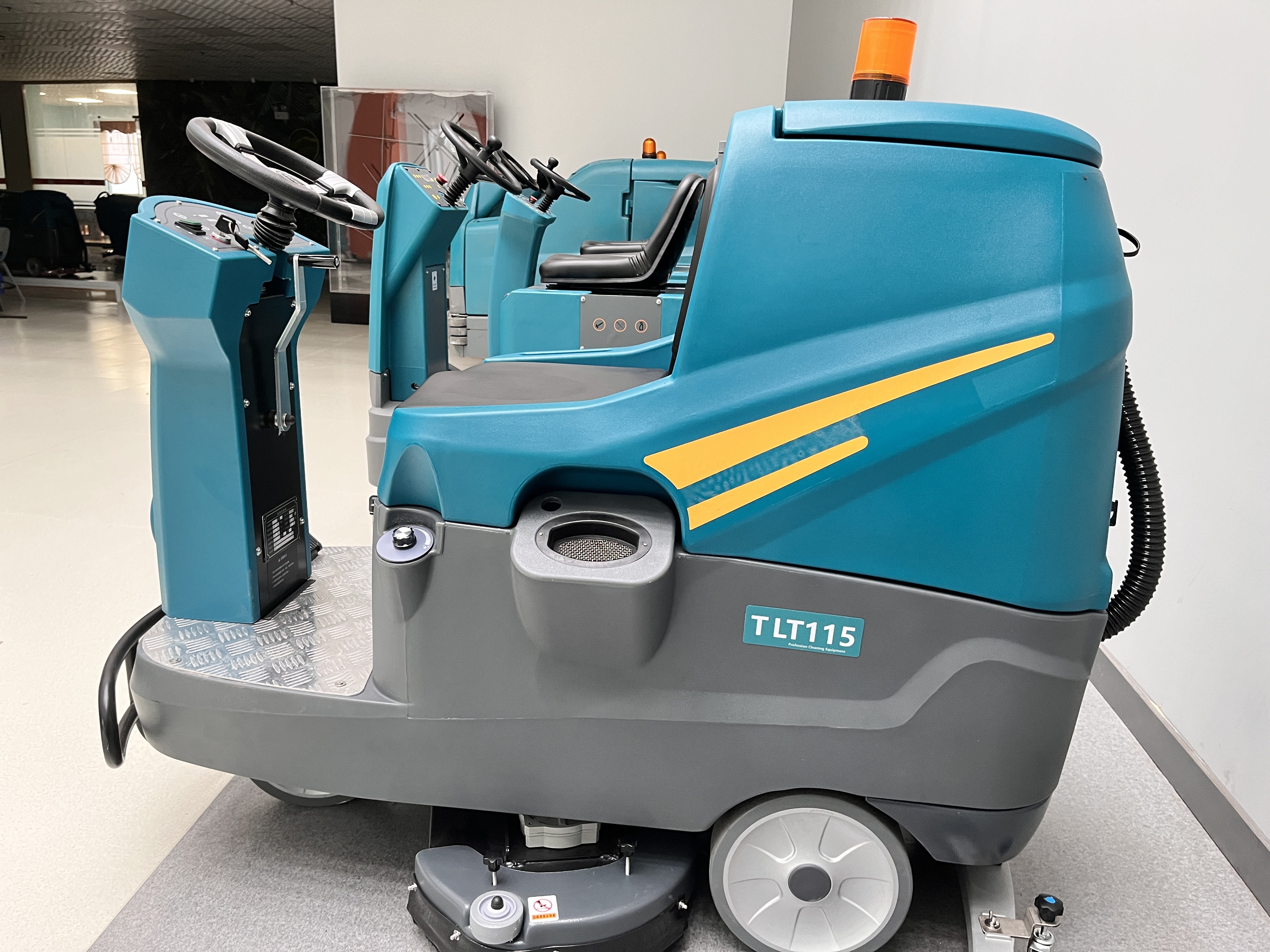 工廠洗地機，讓您清潔工程毫不費力