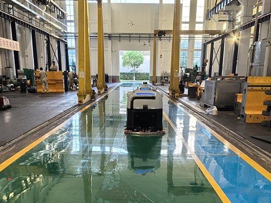 買工業(yè)大型掃地機(jī)器人只看價(jià)格？小心被坑，這些要點(diǎn)必知