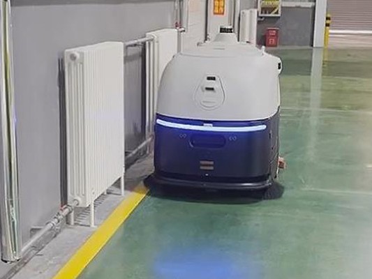 工廠老板偷著樂！一臺坦力工廠地面掃地機器人省下 7 個人工費