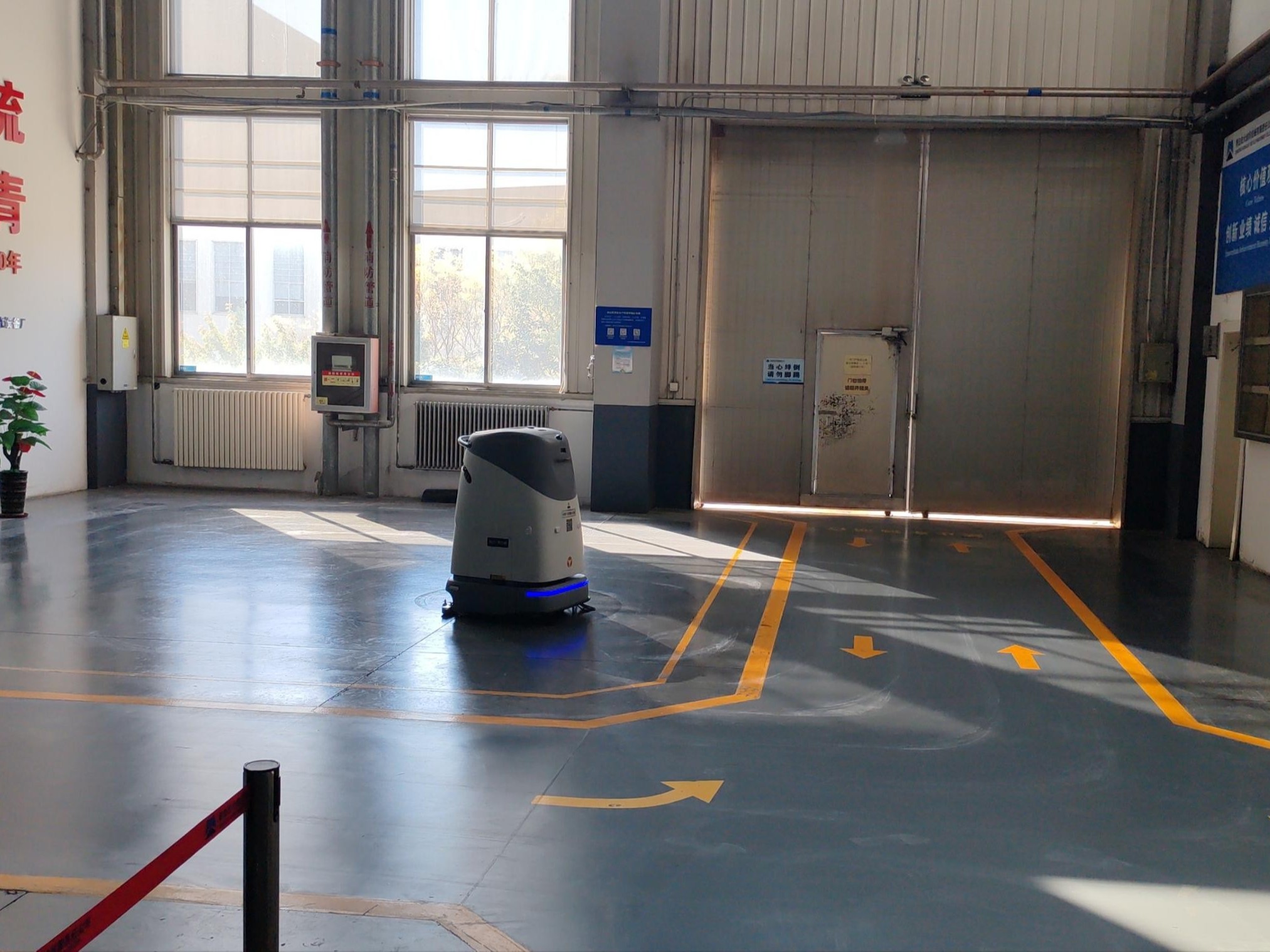 沖壓車間油污難題不用愁！坦力無人機器人守護整潔與安全