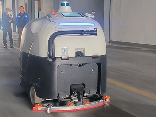 清潔工搬設(shè)備累到哭？這臺坦力智能無人駕駛洗地機(jī)自己坐電梯干活！